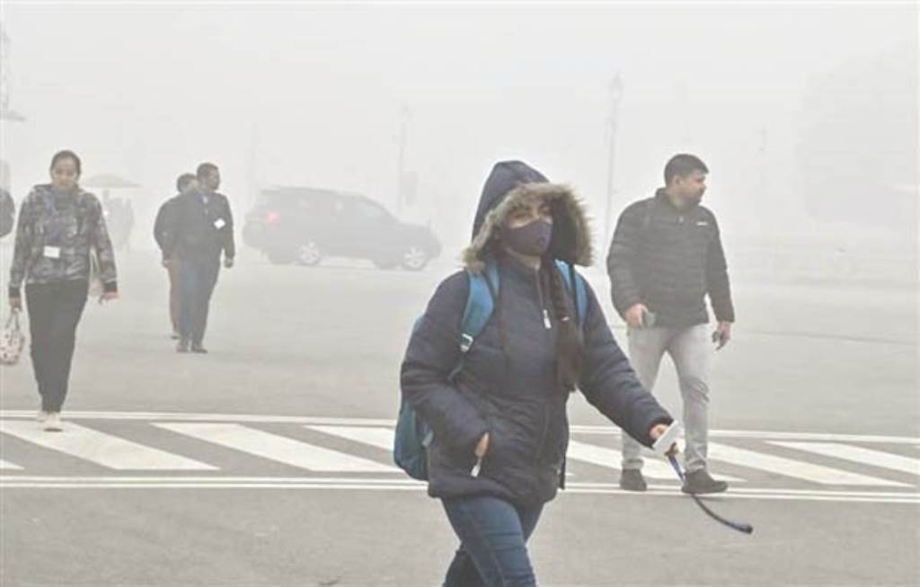 Dense fog grips Punjab and Haryana Temperature drops to 52 degrees Celsius in Narnaul